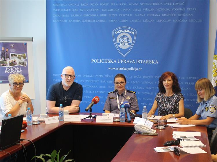 Slika /2022/prijevare starijih1.JPG